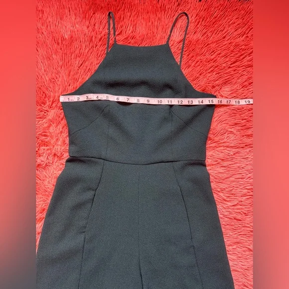 NWOT BLACK HALO Joaquin Wide Leg Jumpsuit In Green. Size 6